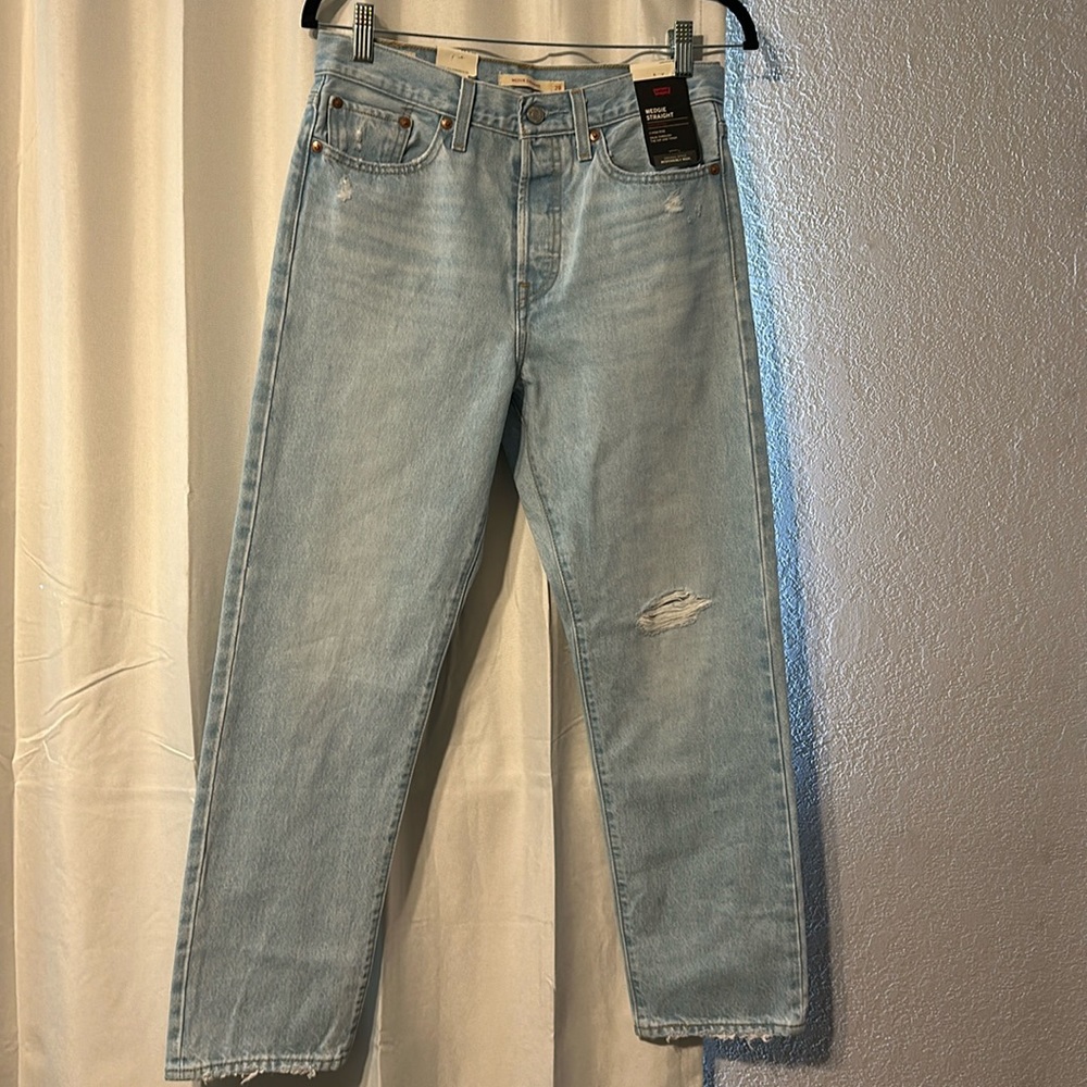 Levi’s high rise Wedgie Straight Jeans size 28 x 28